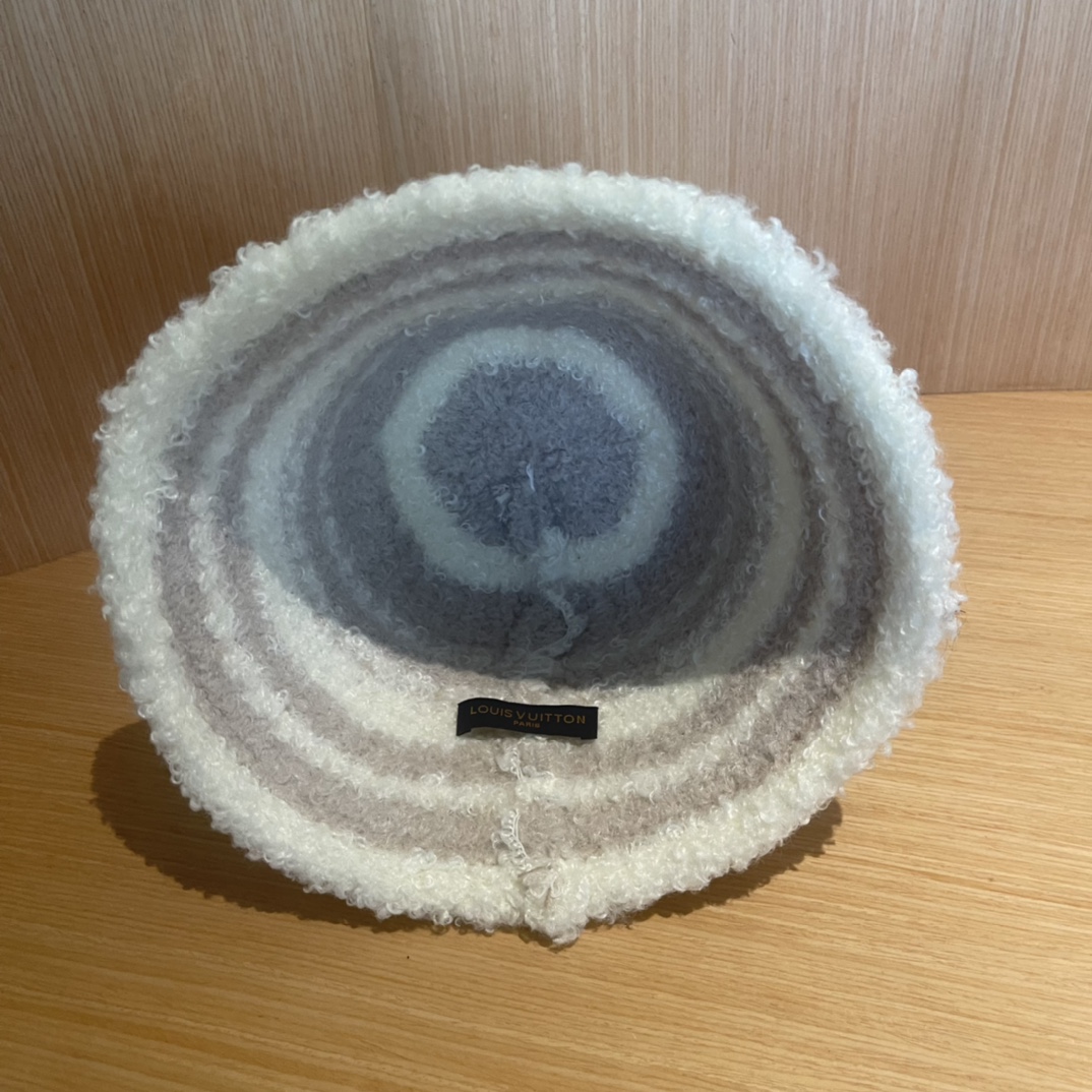 LouisVuitton路易威登 毛绒渔夫帽子女秋冬季日系百搭气质水桶帽加厚保暖显脸小