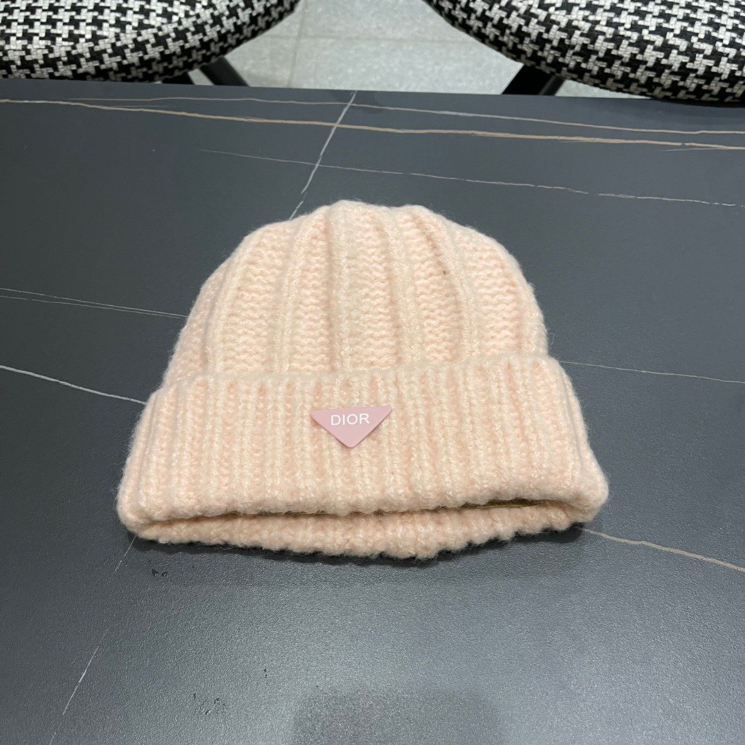 NO:218075,DIOR wool hat for women in autumn and winter patch knitted hat thickened warm pullover internet celebrity style big head versatile hat fisherman hat baseball hat knit hat, hat, dior, dior, espadrilles, hats19860909DIOR迪奥毛线帽子女秋冬季贴布针织帽加厚保暖套头网红款大头围百搭帽子渔夫帽棒球帽针织帽,帽子,dior,dior,espadrilles,hats,hat