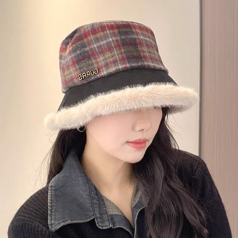 💛香奈儿 CHANEL2024新款秋冬复古格子毛绒小桶帽渔夫帽，简约字母元素超好搭配，出街单品