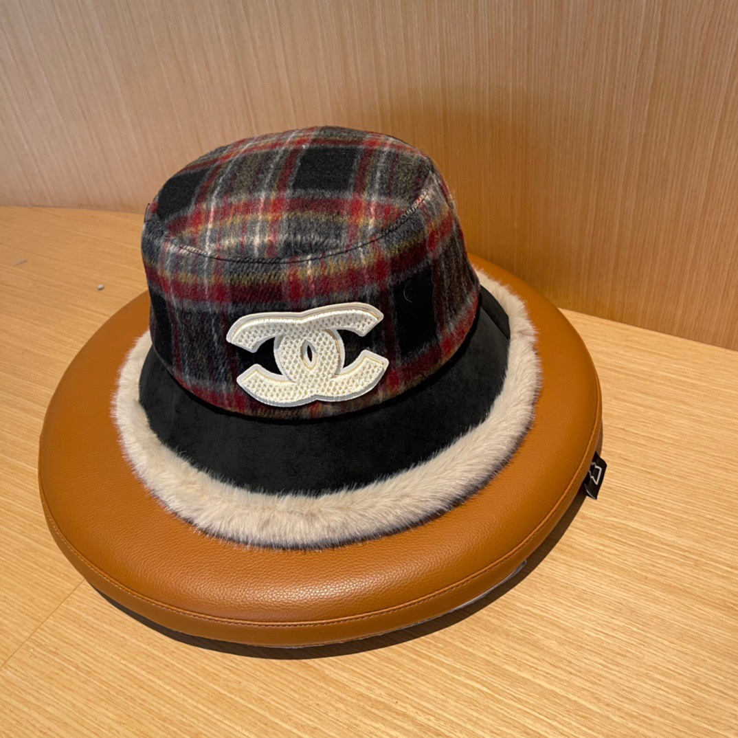 💛香奈儿 CHANEL2024新款秋冬复古格子毛绒小桶帽渔夫帽，简约字母元素超好搭配，出街单品