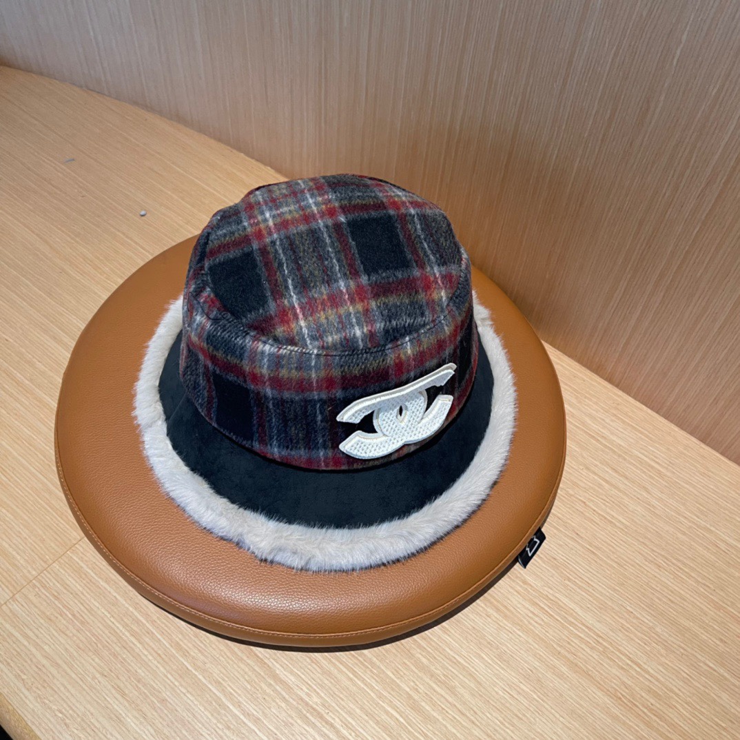 💛香奈儿 CHANEL2024新款秋冬复古格子毛绒小桶帽渔夫帽，简约字母元素超好搭配，出街单品