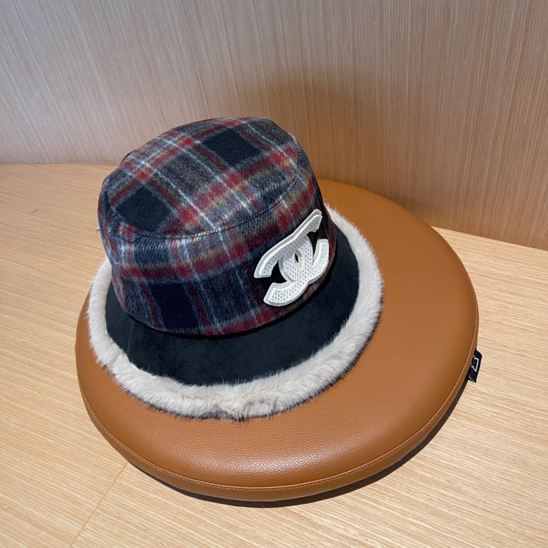 💛香奈儿 CHANEL2024新款秋冬复古格子毛绒小桶帽渔夫帽，简约字母元素超好搭配，出街单品