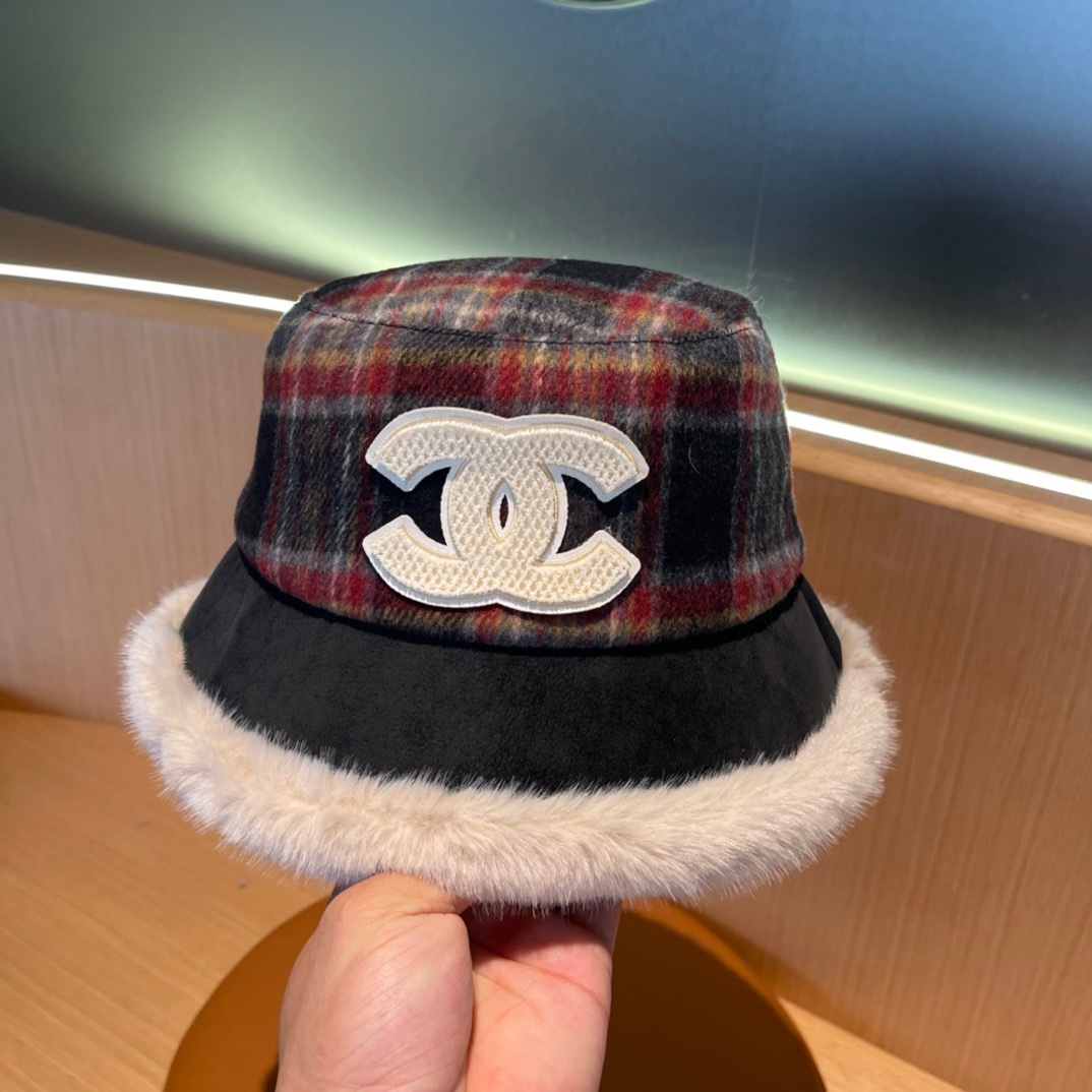 💛香奈儿 CHANEL2024新款秋冬复古格子毛绒小桶帽渔夫帽，简约字母元素超好搭配，出街单品