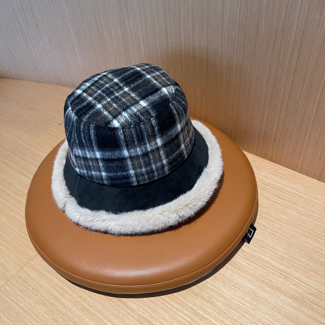 💛香奈儿 CHANEL2024新款秋冬复古格子毛绒小桶帽渔夫帽，简约字母元素超好搭配，出街单品