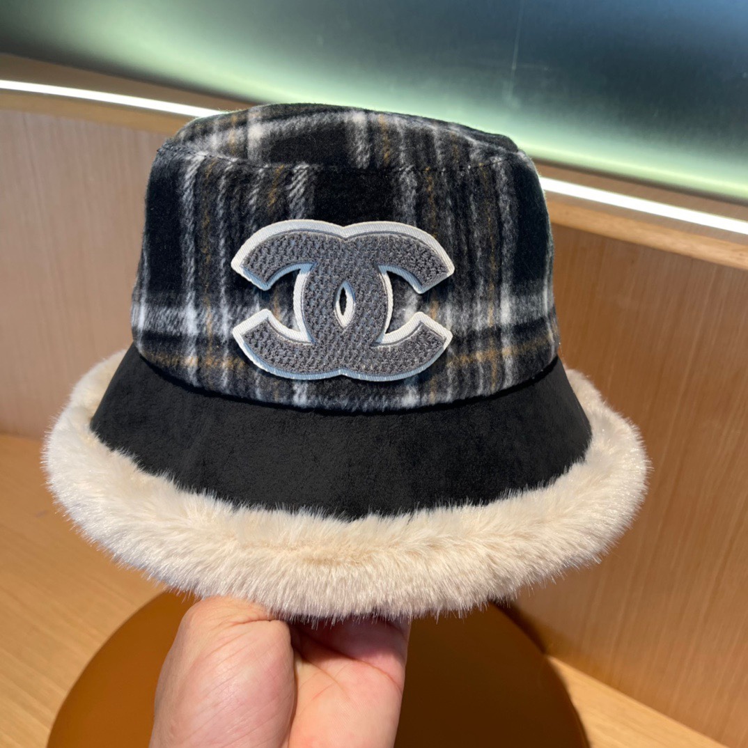 💛香奈儿 CHANEL2024新款秋冬复古格子毛绒小桶帽渔夫帽，简约字母元素超好搭配，出街单品