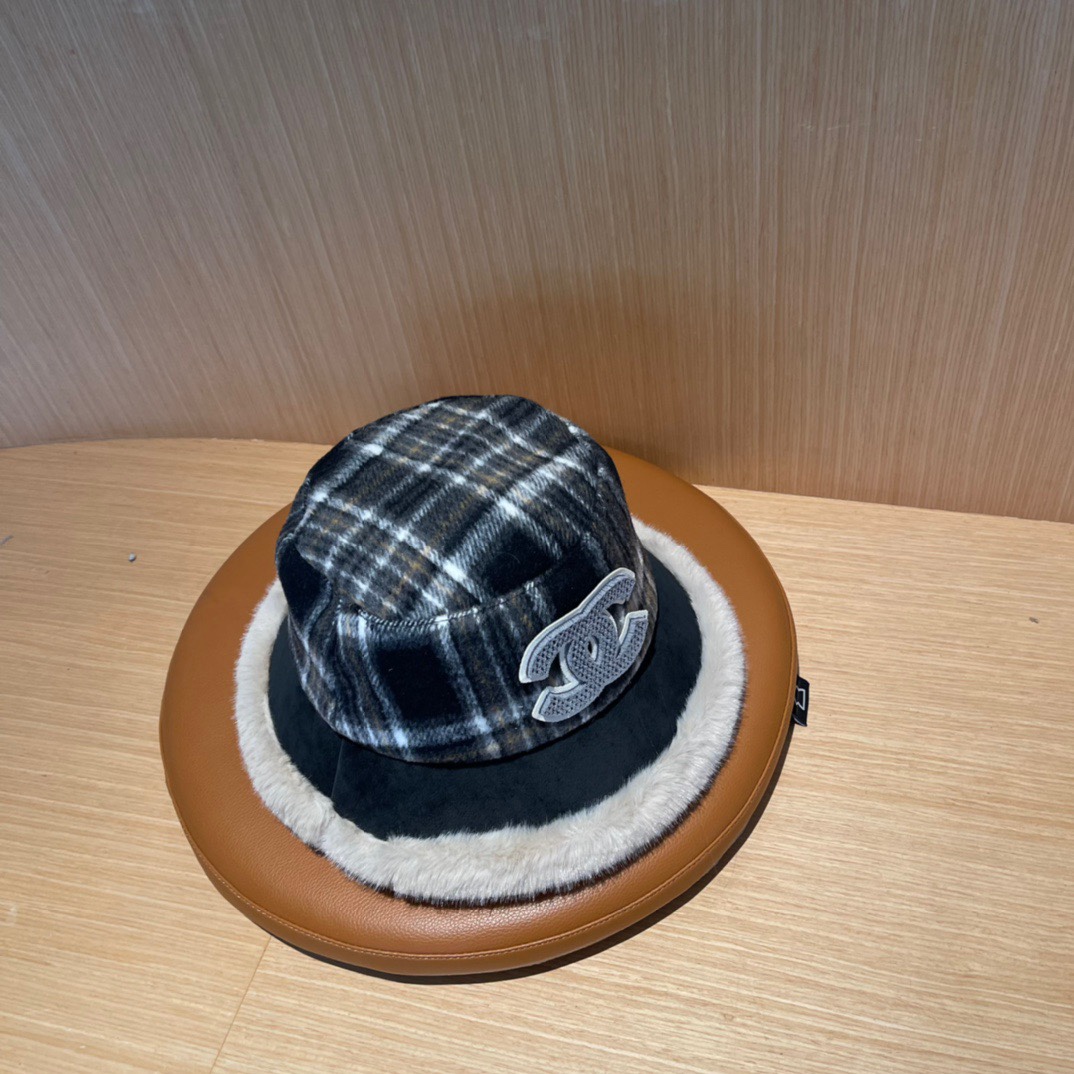 💛香奈儿 CHANEL2024新款秋冬复古格子毛绒小桶帽渔夫帽，简约字母元素超好搭配，出街单品