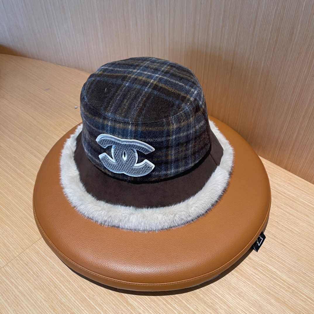 💛香奈儿 CHANEL2024新款秋冬复古格子毛绒小桶帽渔夫帽，简约字母元素超好搭配，出街单品