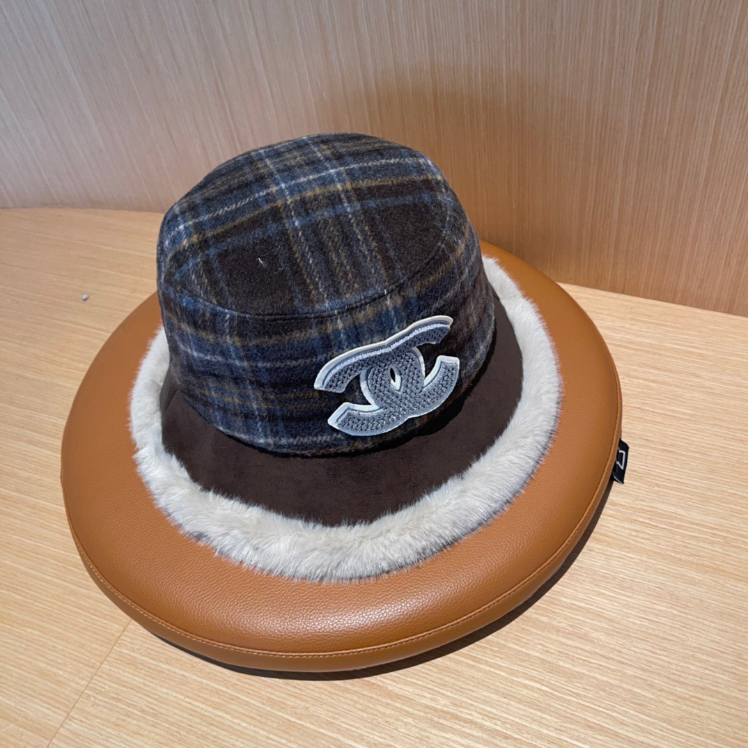 💛香奈儿 CHANEL2024新款秋冬复古格子毛绒小桶帽渔夫帽，简约字母元素超好搭配，出街单品