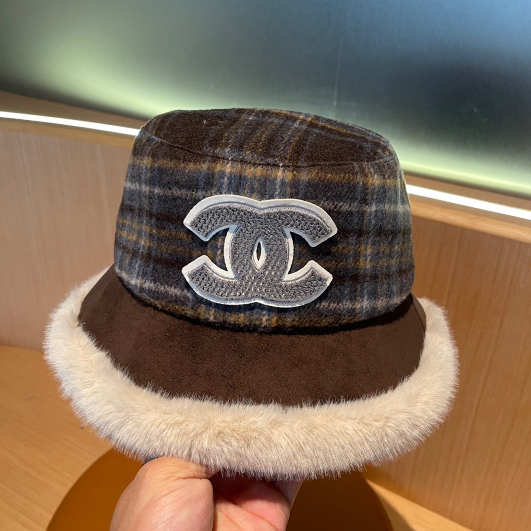 💛香奈儿 CHANEL2024新款秋冬复古格子毛绒小桶帽渔夫帽，简约字母元素超好搭配，出街单品