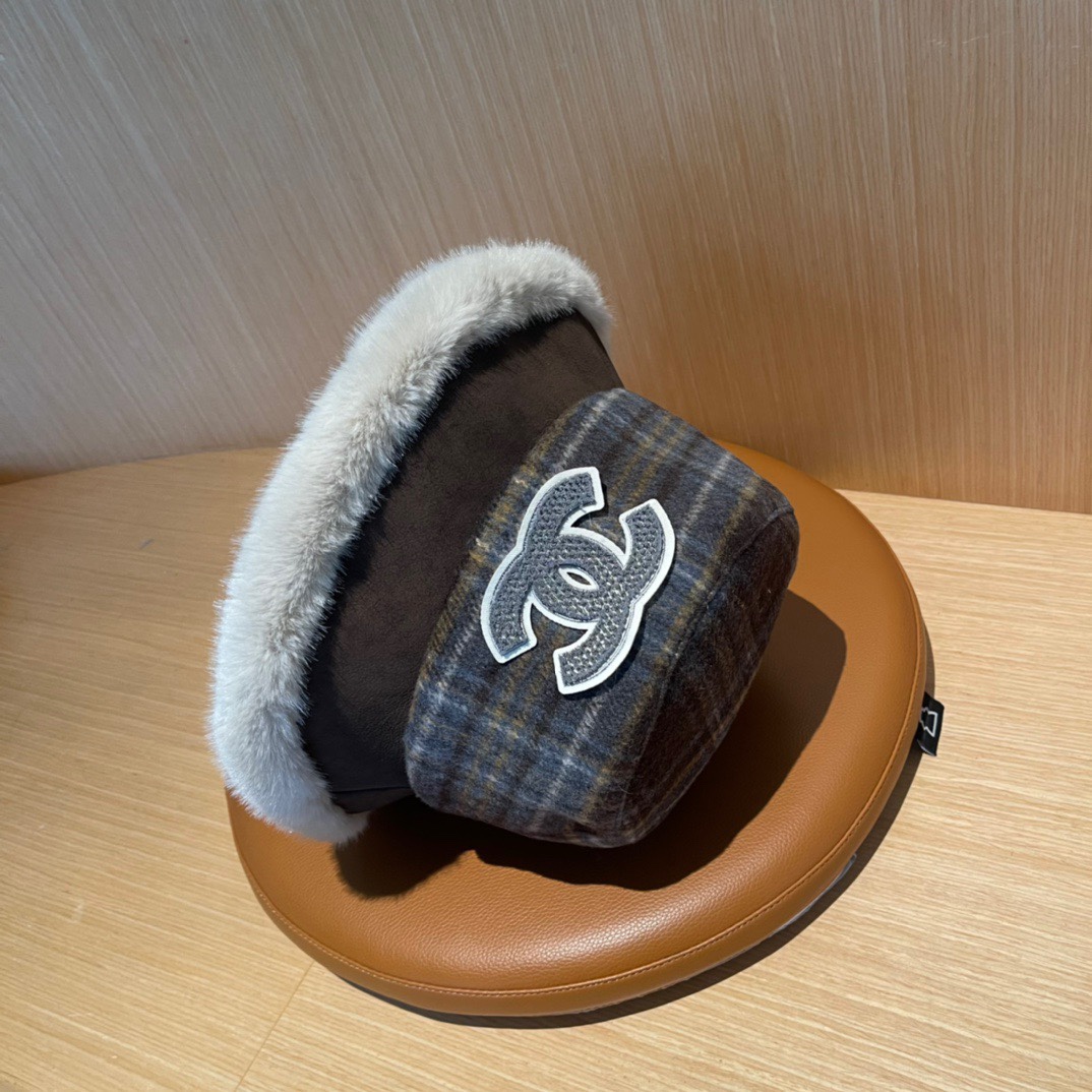 💛香奈儿 CHANEL2024新款秋冬复古格子毛绒小桶帽渔夫帽，简约字母元素超好搭配，出街单品