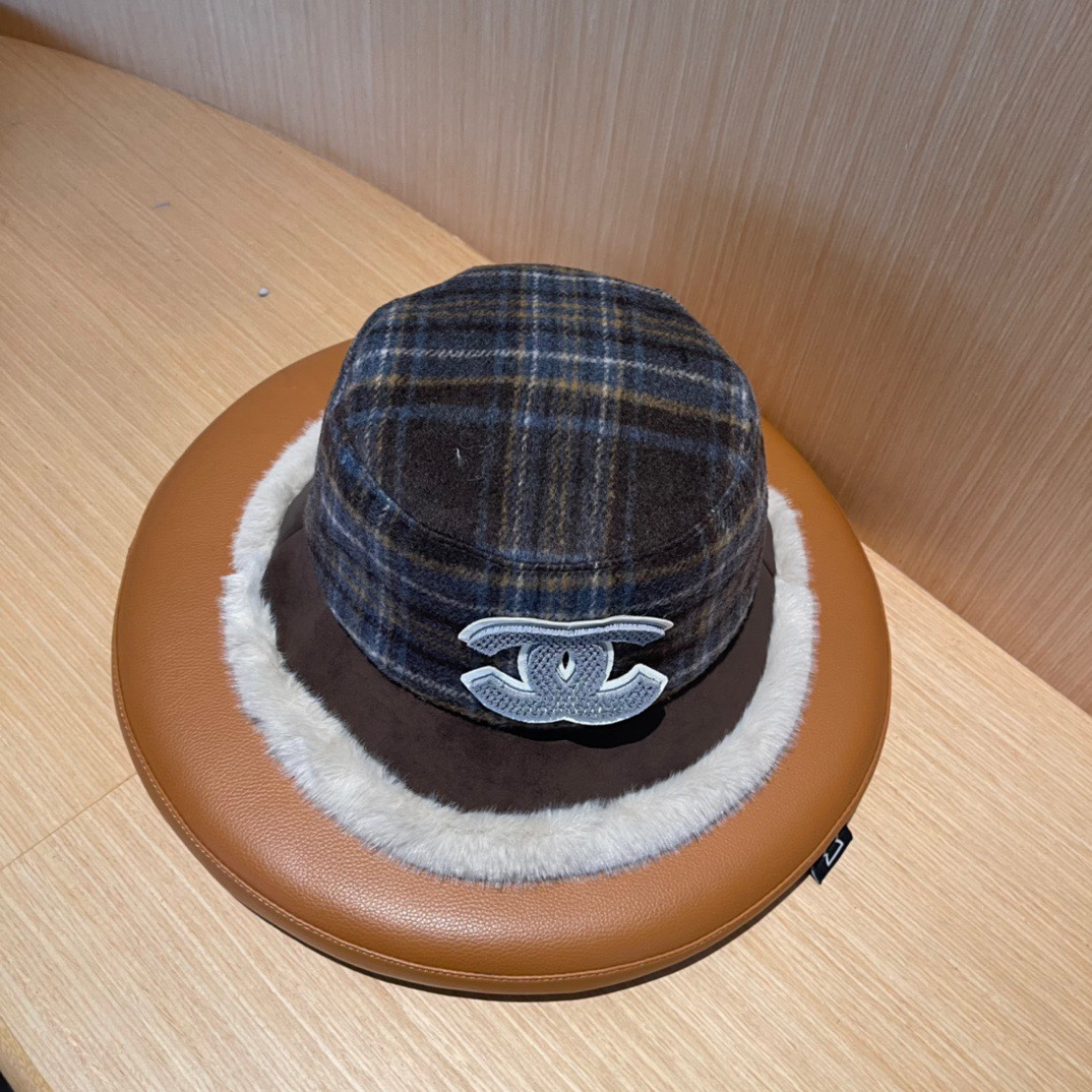 💛香奈儿 CHANEL2024新款秋冬复古格子毛绒小桶帽渔夫帽，简约字母元素超好搭配，出街单品