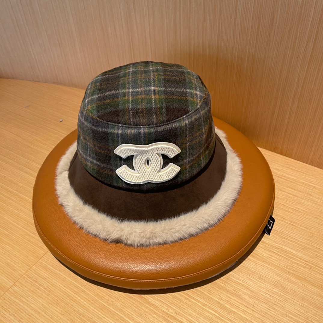 💛香奈儿 CHANEL2024新款秋冬复古格子毛绒小桶帽渔夫帽，简约字母元素超好搭配，出街单品