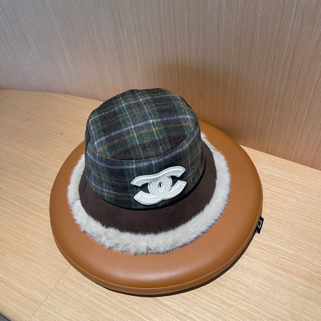 💛香奈儿 CHANEL2024新款秋冬复古格子毛绒小桶帽渔夫帽，简约字母元素超好搭配，出街单品