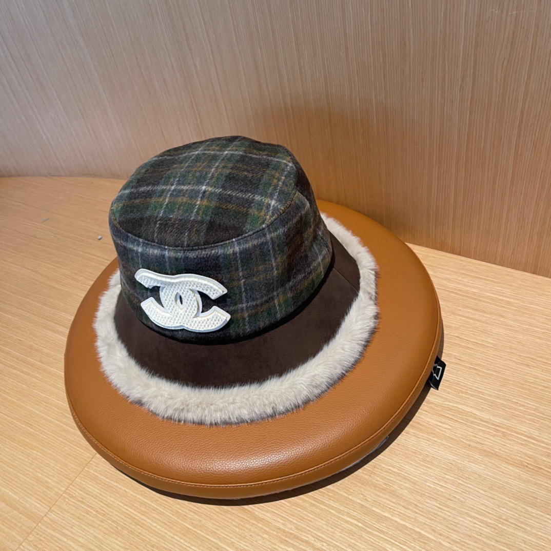 💛香奈儿 CHANEL2024新款秋冬复古格子毛绒小桶帽渔夫帽，简约字母元素超好搭配，出街单品