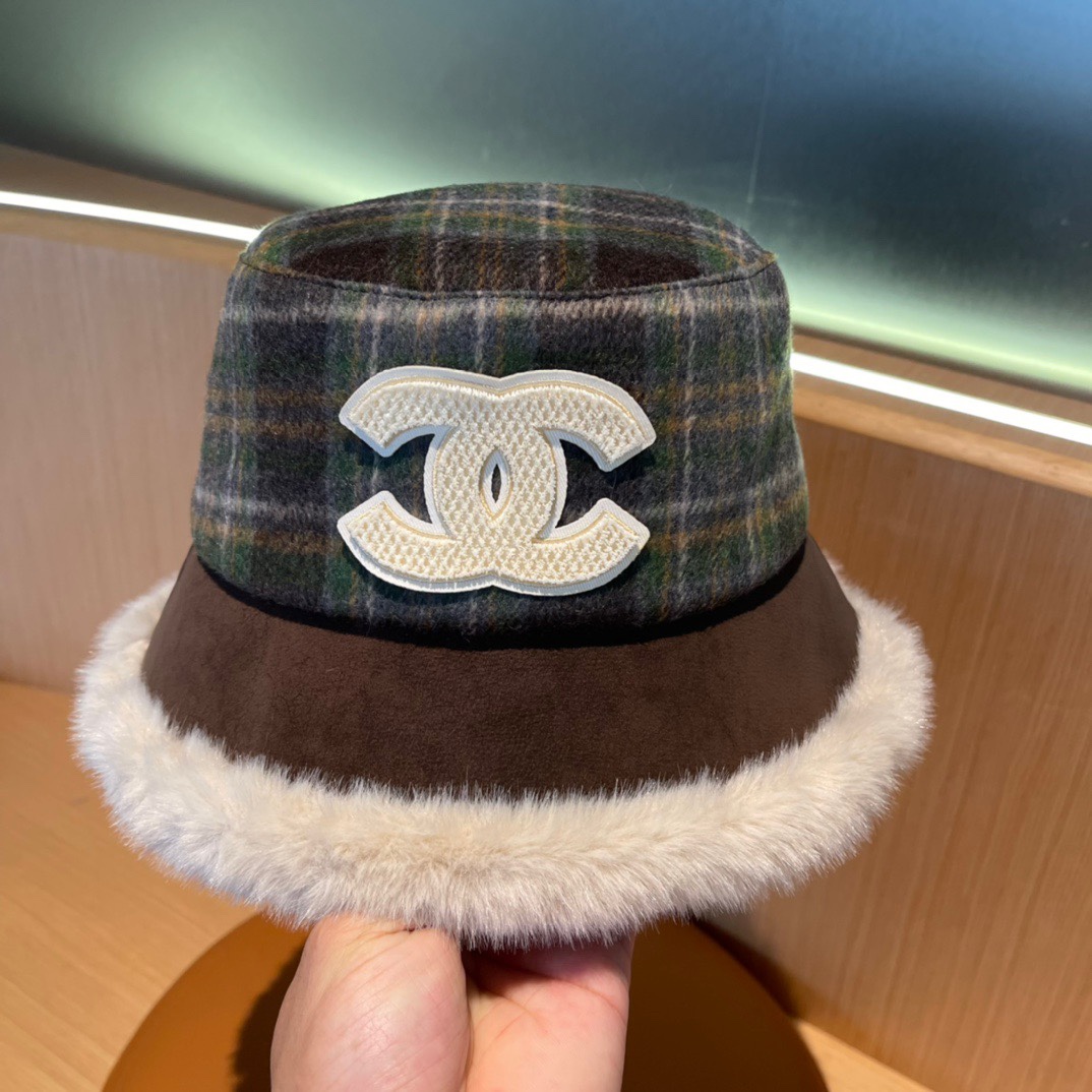 💛香奈儿 CHANEL2024新款秋冬复古格子毛绒小桶帽渔夫帽，简约字母元素超好搭配，出街单品