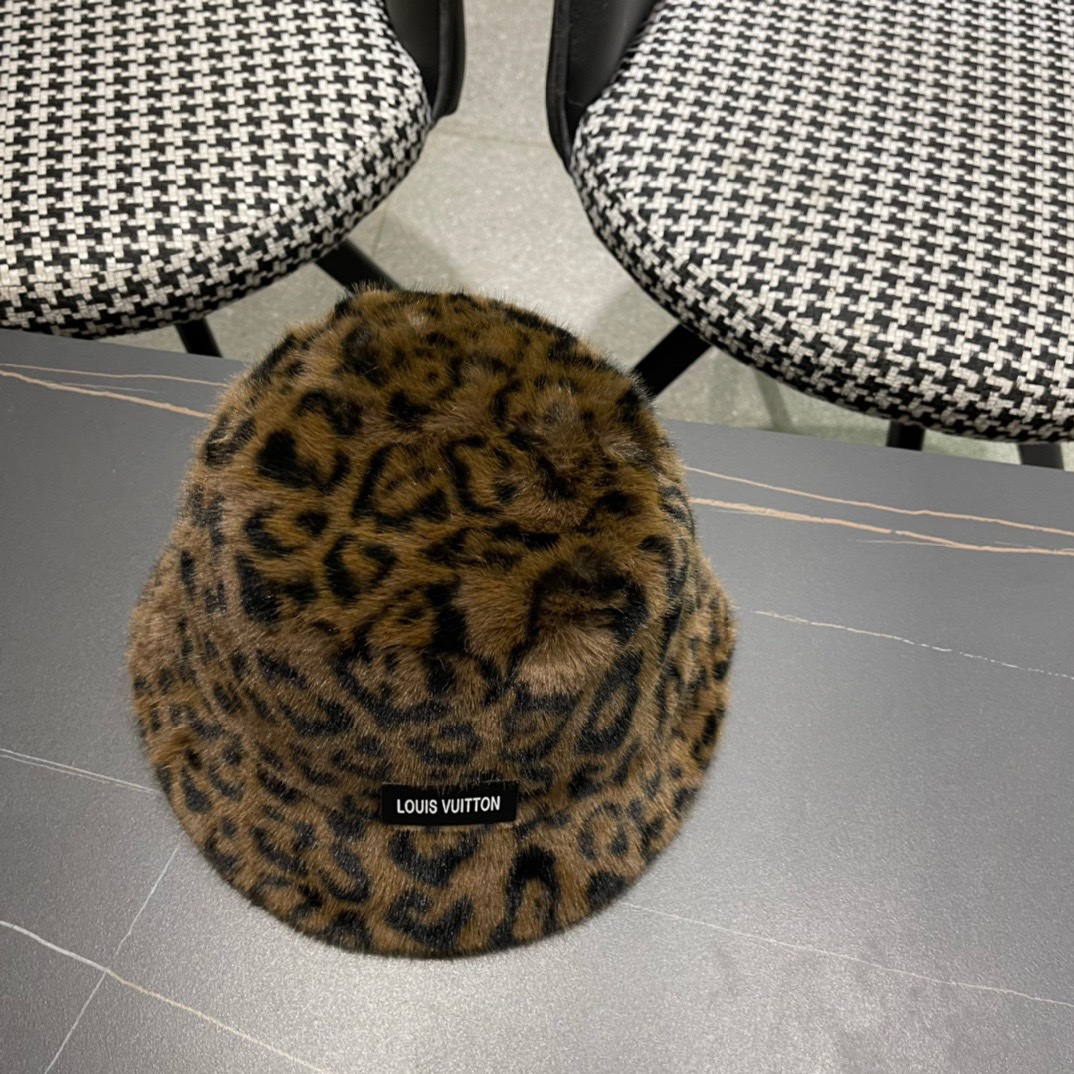 路易威登lv2024洋气豹纹毛绒渔夫帽女冬季新款百搭休闲保暖盆帽