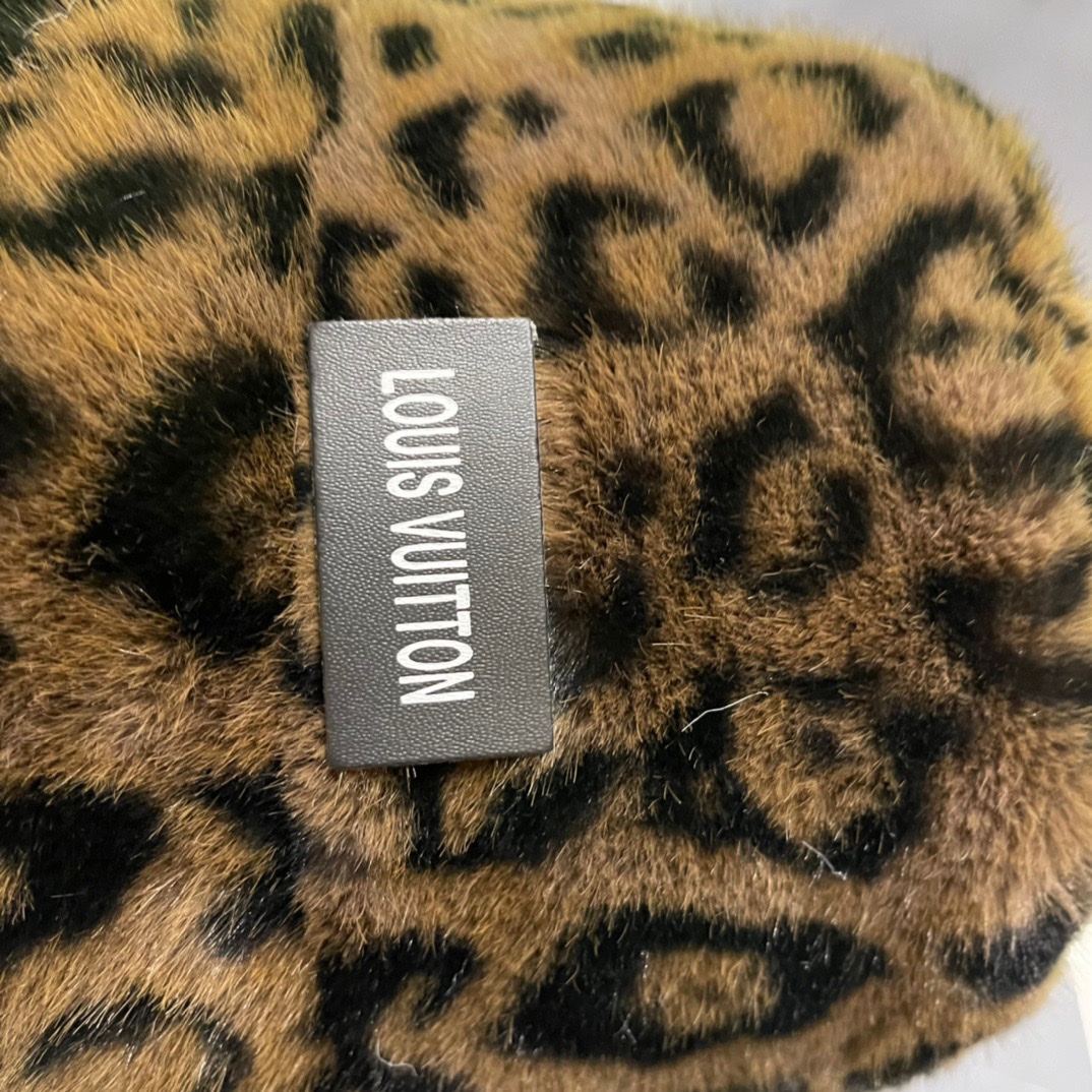 路易威登lv2024洋气豹纹毛绒渔夫帽女冬季新款百搭休闲保暖盆帽