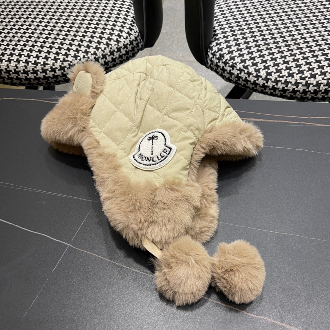 （蒙囗MONCLER】2024秋冬款东北毛绒护耳雷锋帽，加厚更保暖可爱毛球骑电动车保暖护耳帽