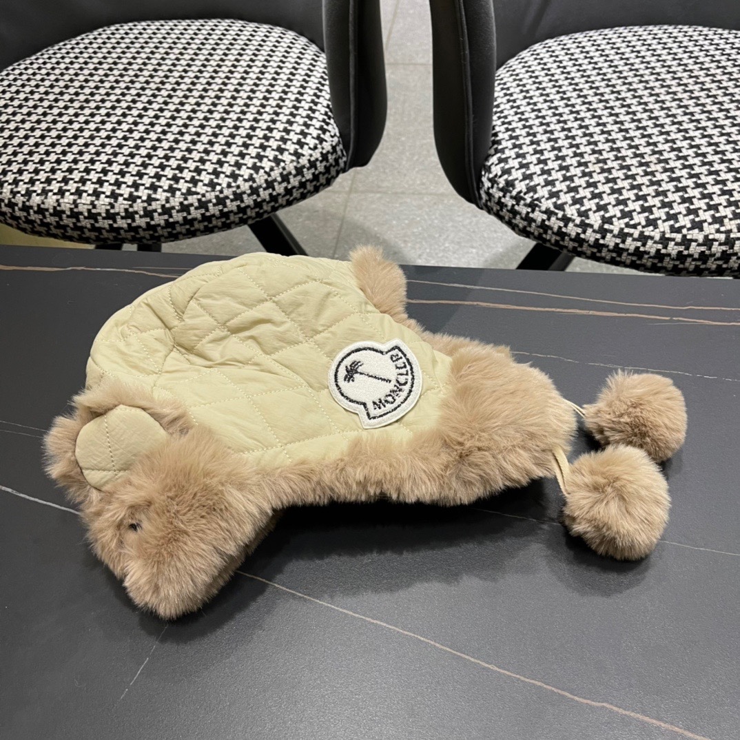 （蒙囗MONCLER】2024秋冬款东北毛绒护耳雷锋帽，加厚更保暖可爱毛球骑电动车保暖护耳帽