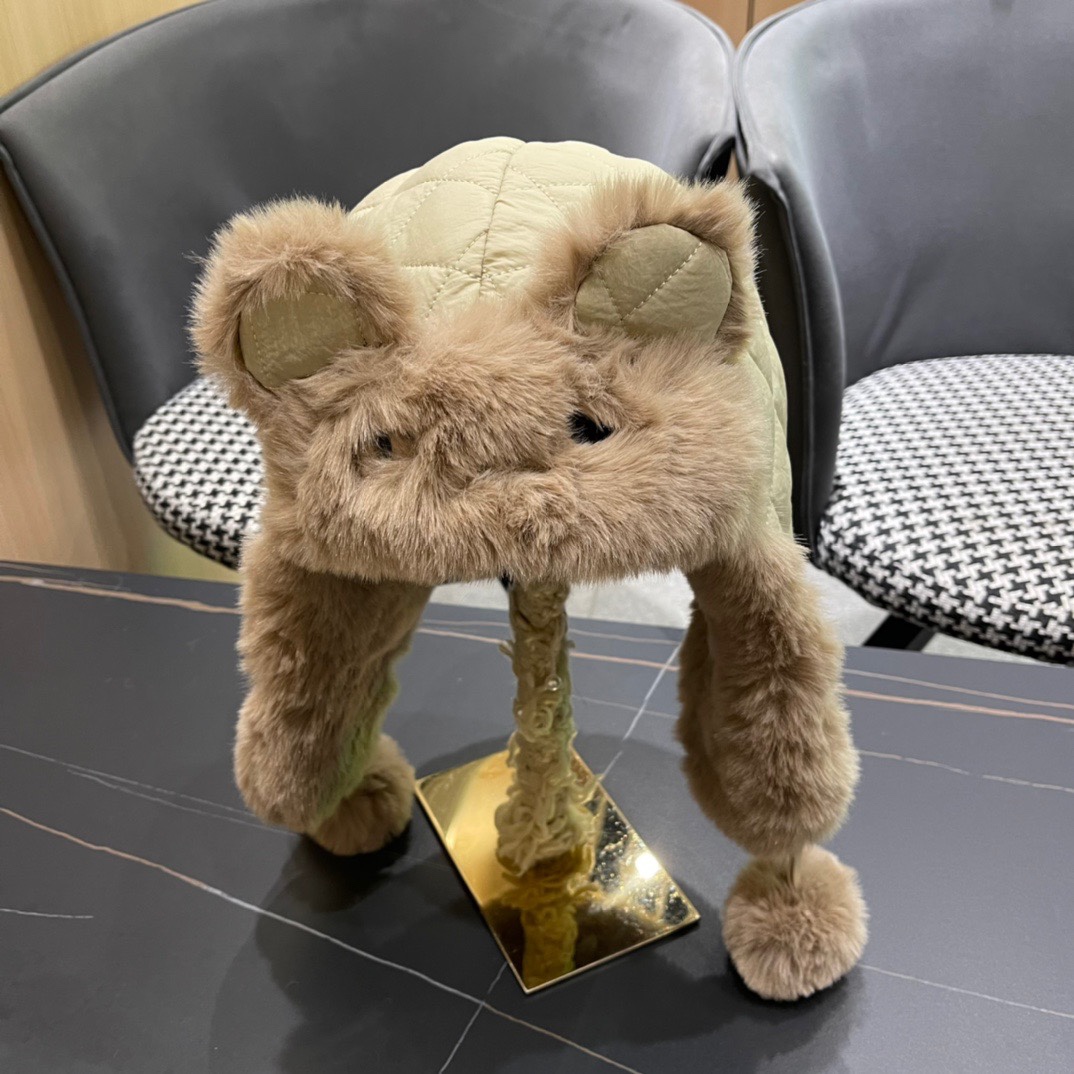 （蒙囗MONCLER】2024秋冬款东北毛绒护耳雷锋帽，加厚更保暖可爱毛球骑电动车保暖护耳帽