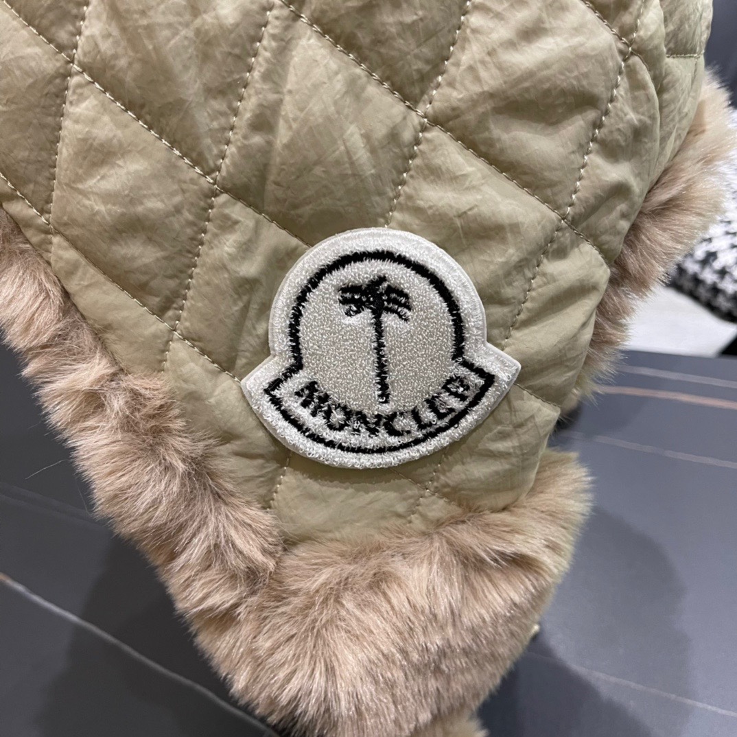 （蒙囗MONCLER】2024秋冬款东北毛绒护耳雷锋帽，加厚更保暖可爱毛球骑电动车保暖护耳帽
