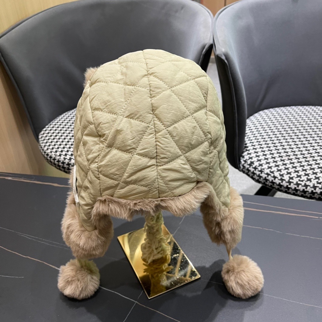 （蒙囗MONCLER】2024秋冬款东北毛绒护耳雷锋帽，加厚更保暖可爱毛球骑电动车保暖护耳帽