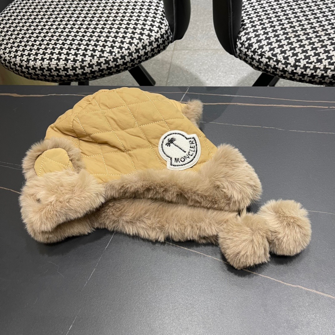 （蒙囗MONCLER】2024秋冬款东北毛绒护耳雷锋帽，加厚更保暖可爱毛球骑电动车保暖护耳帽