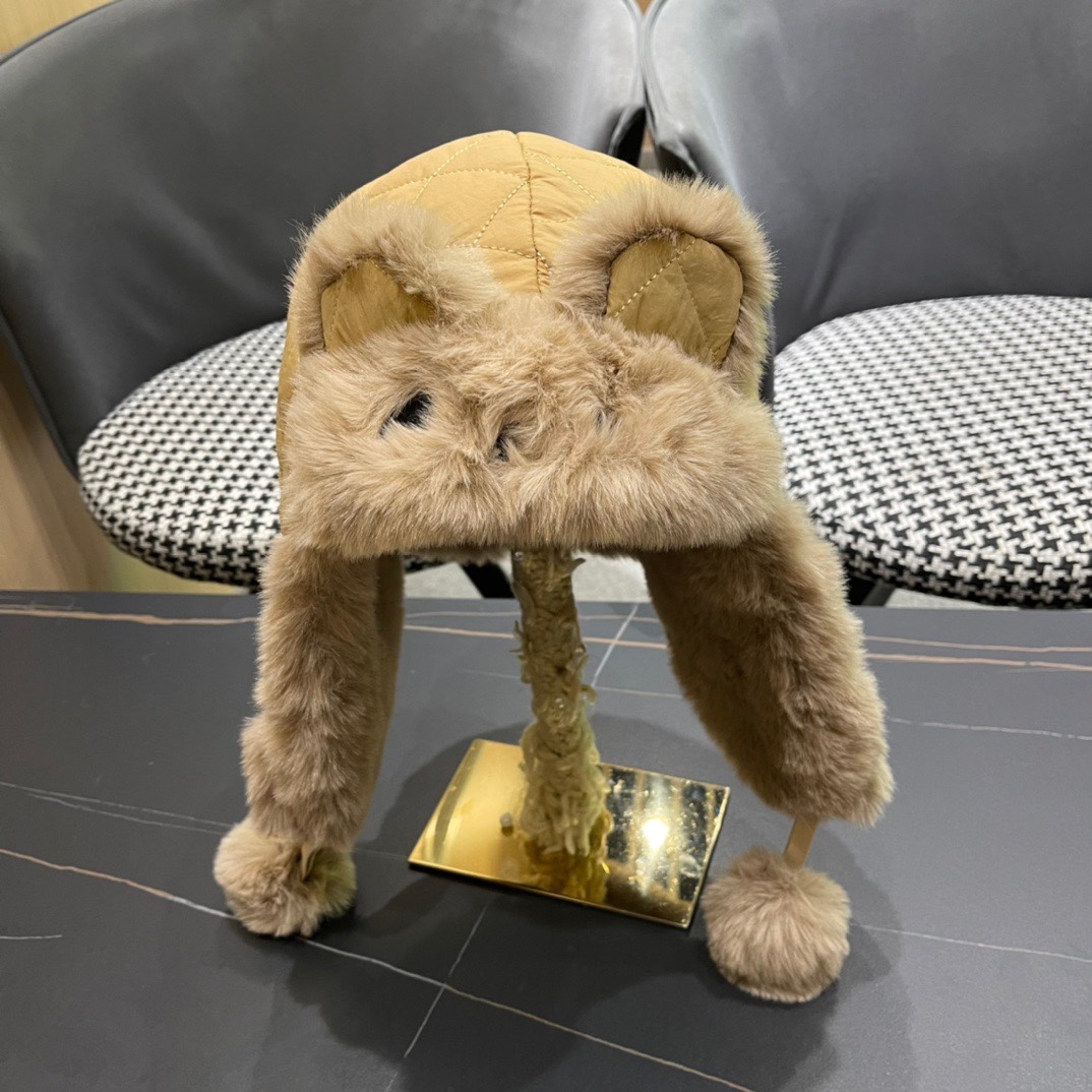 （蒙囗MONCLER】2024秋冬款东北毛绒护耳雷锋帽，加厚更保暖可爱毛球骑电动车保暖护耳帽