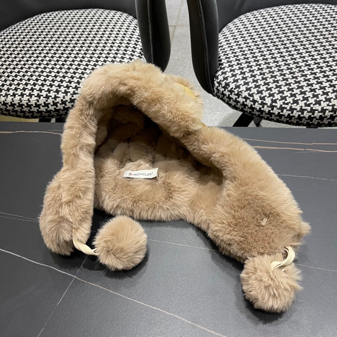 （蒙囗MONCLER】2024秋冬款东北毛绒护耳雷锋帽，加厚更保暖可爱毛球骑电动车保暖护耳帽