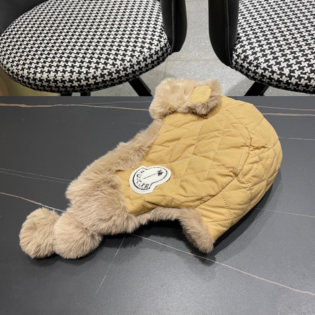 （蒙囗MONCLER】2024秋冬款东北毛绒护耳雷锋帽，加厚更保暖可爱毛球骑电动车保暖护耳帽