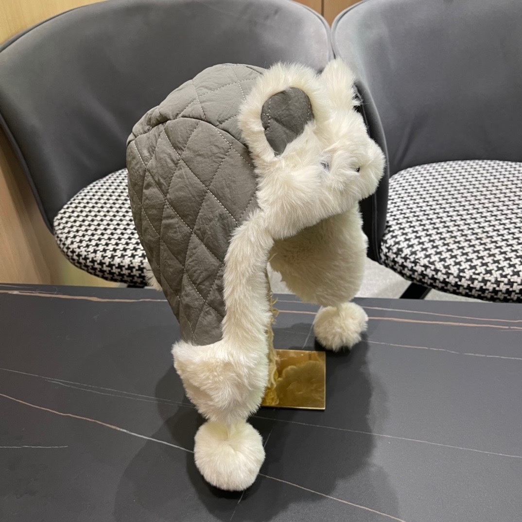 （蒙囗MONCLER】2024秋冬款东北毛绒护耳雷锋帽，加厚更保暖可爱毛球骑电动车保暖护耳帽