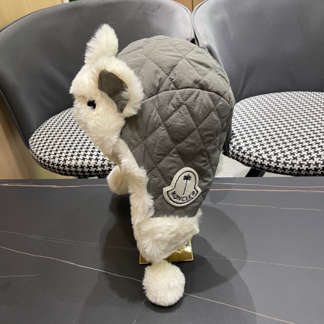 （蒙囗MONCLER】2024秋冬款东北毛绒护耳雷锋帽，加厚更保暖可爱毛球骑电动车保暖护耳帽