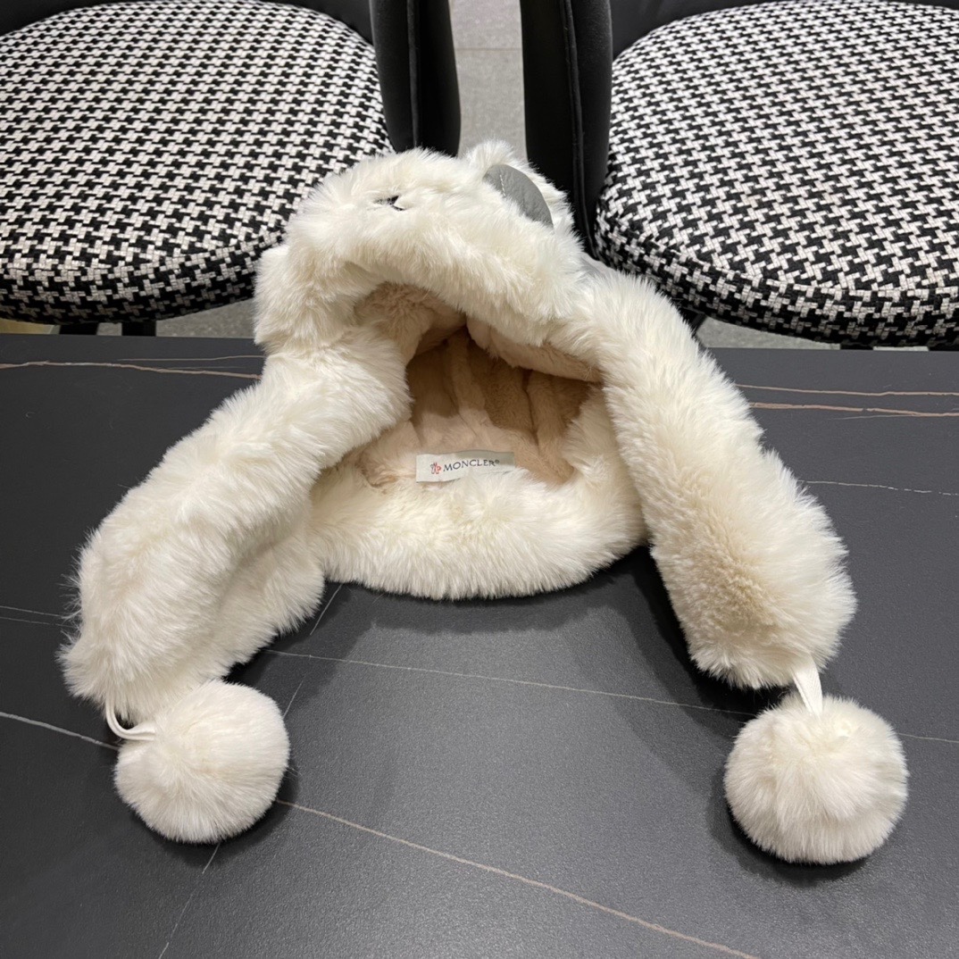 （蒙囗MONCLER】2024秋冬款东北毛绒护耳雷锋帽，加厚更保暖可爱毛球骑电动车保暖护耳帽