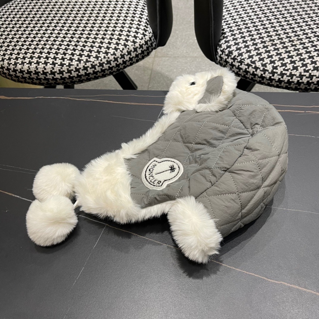 （蒙囗MONCLER】2024秋冬款东北毛绒护耳雷锋帽，加厚更保暖可爱毛球骑电动车保暖护耳帽