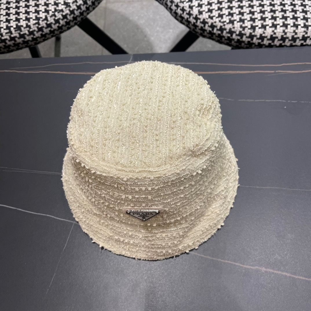  普拉达PRADA2024早秋新款 渔夫帽头型非常好，可以修饰各种头型，实力百搭款