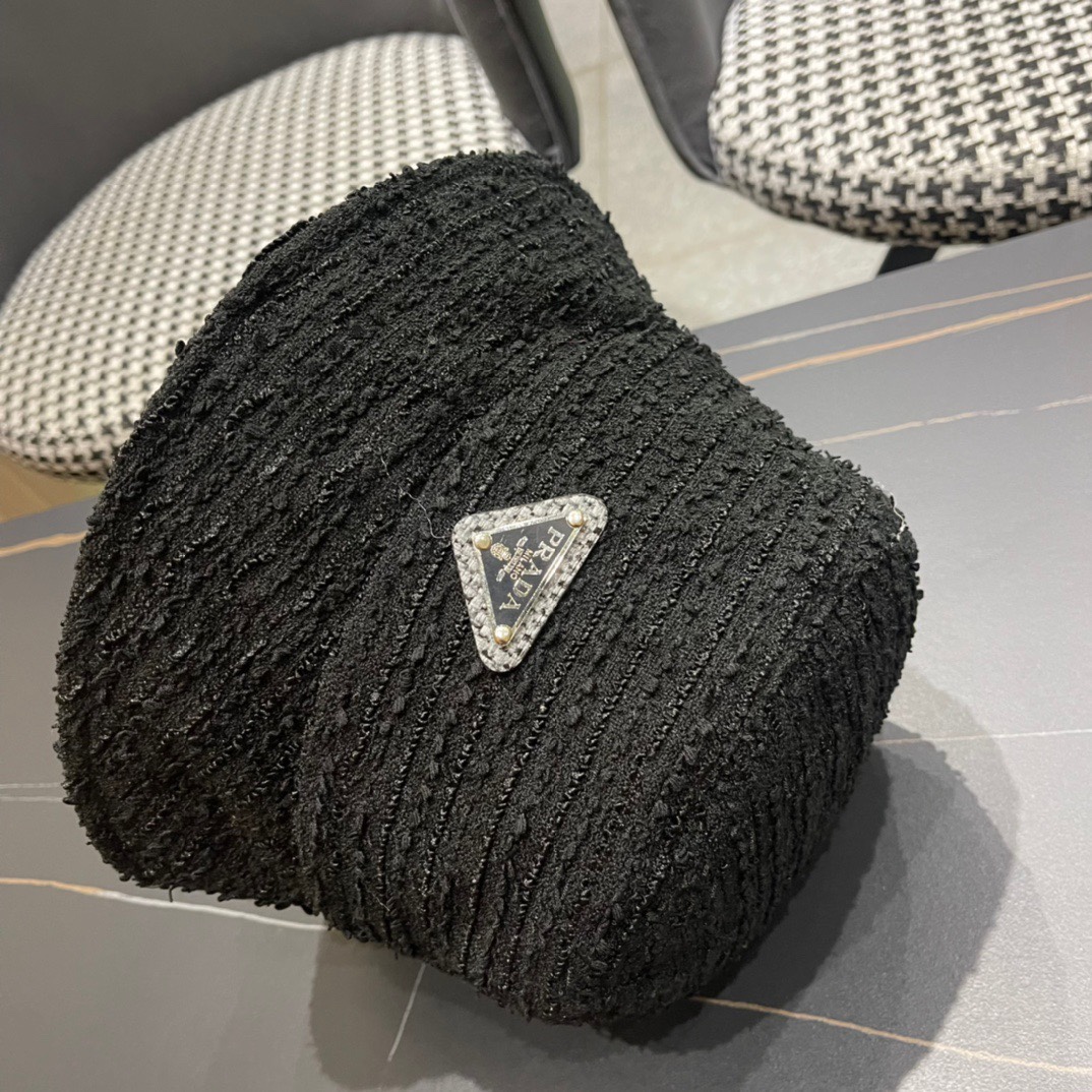  普拉达PRADA2024早秋新款 渔夫帽头型非常好，可以修饰各种头型，实力百搭款