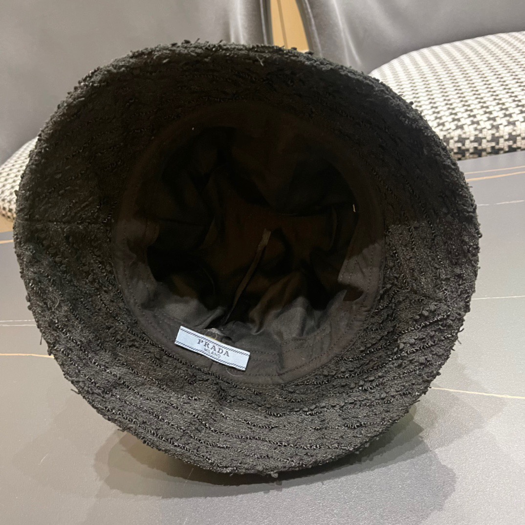  普拉达PRADA2024早秋新款 渔夫帽头型非常好，可以修饰各种头型，实力百搭款
