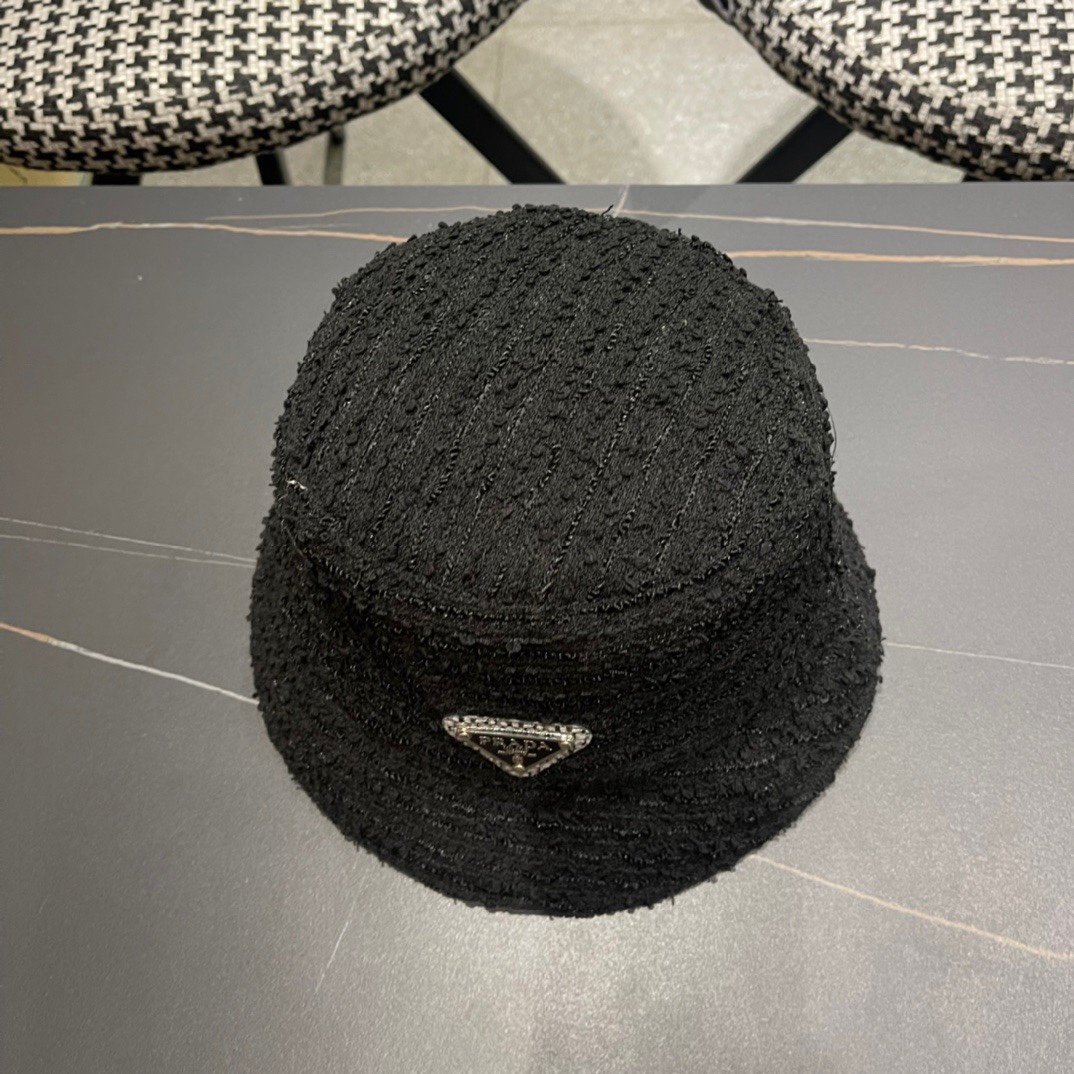  普拉达PRADA2024早秋新款 渔夫帽头型非常好，可以修饰各种头型，实力百搭款