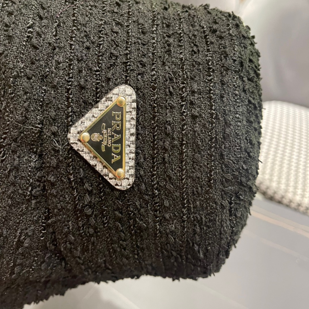  普拉达PRADA2024早秋新款 渔夫帽头型非常好，可以修饰各种头型，实力百搭款