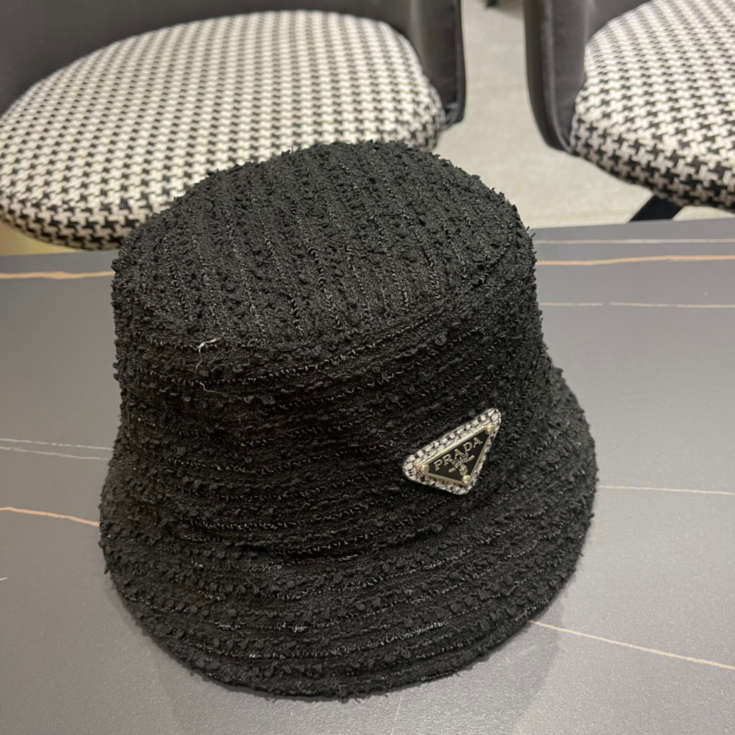  普拉达PRADA2024早秋新款 渔夫帽头型非常好，可以修饰各种头型，实力百搭款