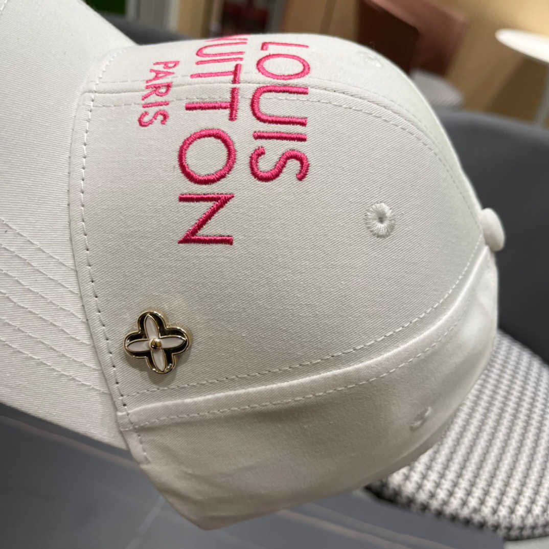  路易威登棒球帽 LouisVuitton😍新款LV原单棒球帽，重工打造♥️高端大气，百搭款🤗男女通用！