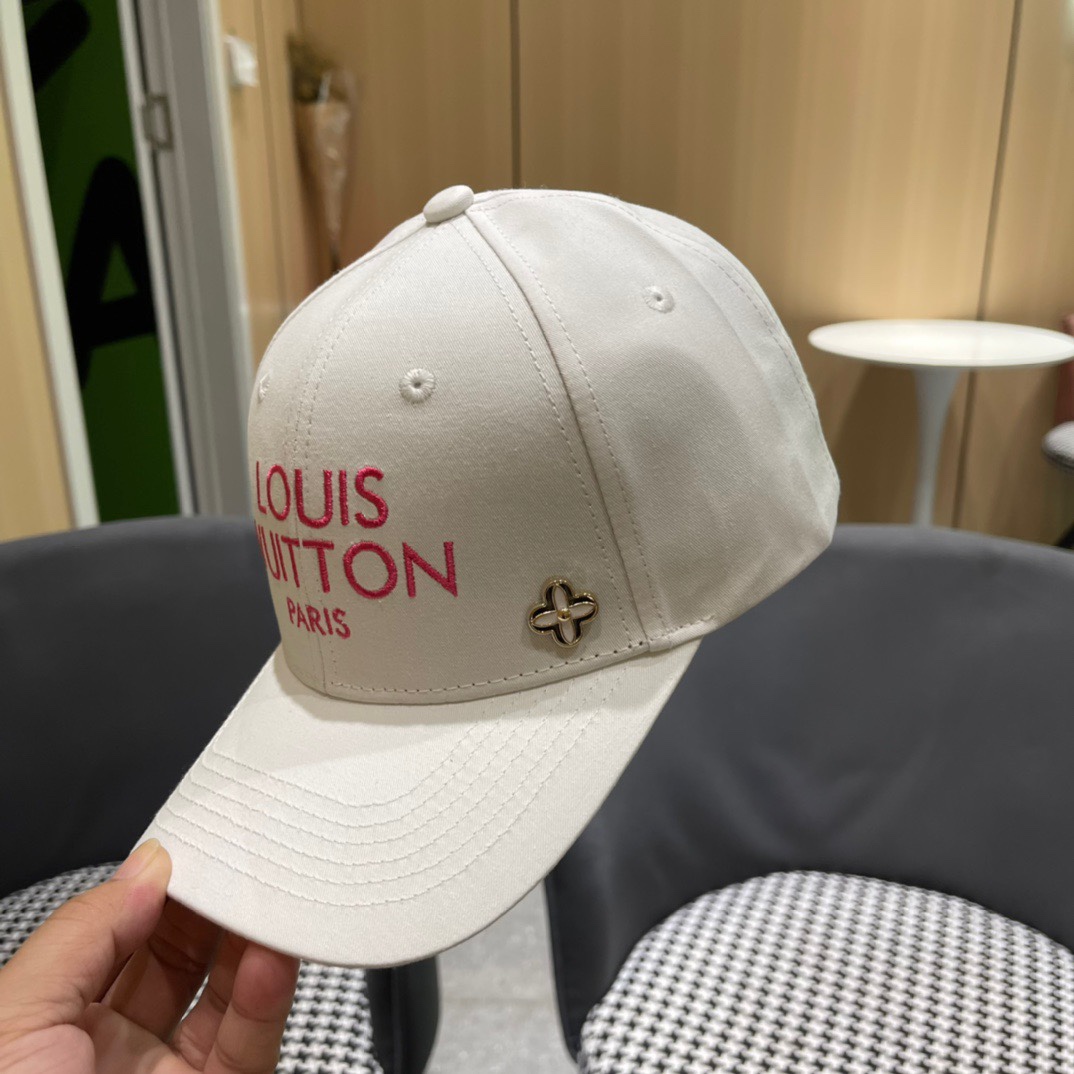  路易威登棒球帽 LouisVuitton😍新款LV原单棒球帽，重工打造♥️高端大气，百搭款🤗男女通用！