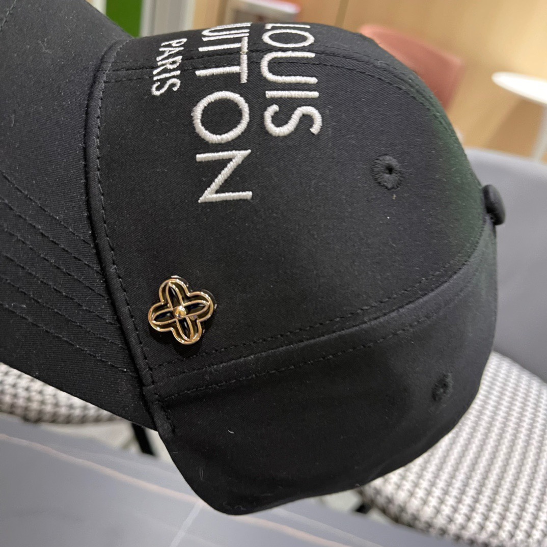  路易威登棒球帽 LouisVuitton😍新款LV原单棒球帽，重工打造♥️高端大气，百搭款🤗男女通用！