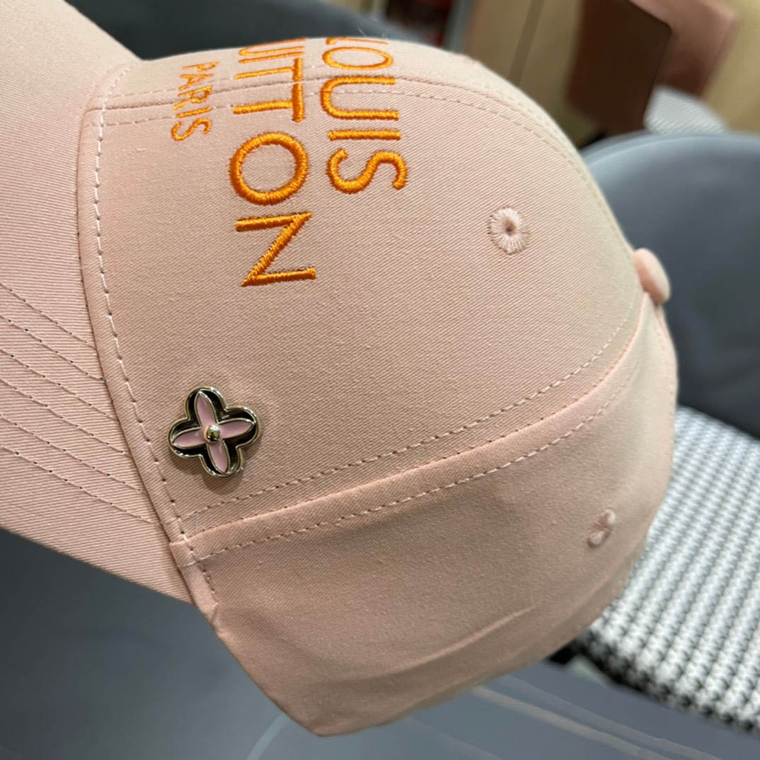  路易威登棒球帽 LouisVuitton😍新款LV原单棒球帽，重工打造♥️高端大气，百搭款🤗男女通用！
