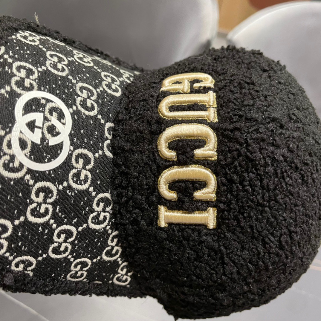 古奇棒球帽♥️GUCCI🧢官网新品秋冬新款毛绒棒球帽，原单品质火爆来袭 🔥🎩 工艺非常精美 方便携带！跑