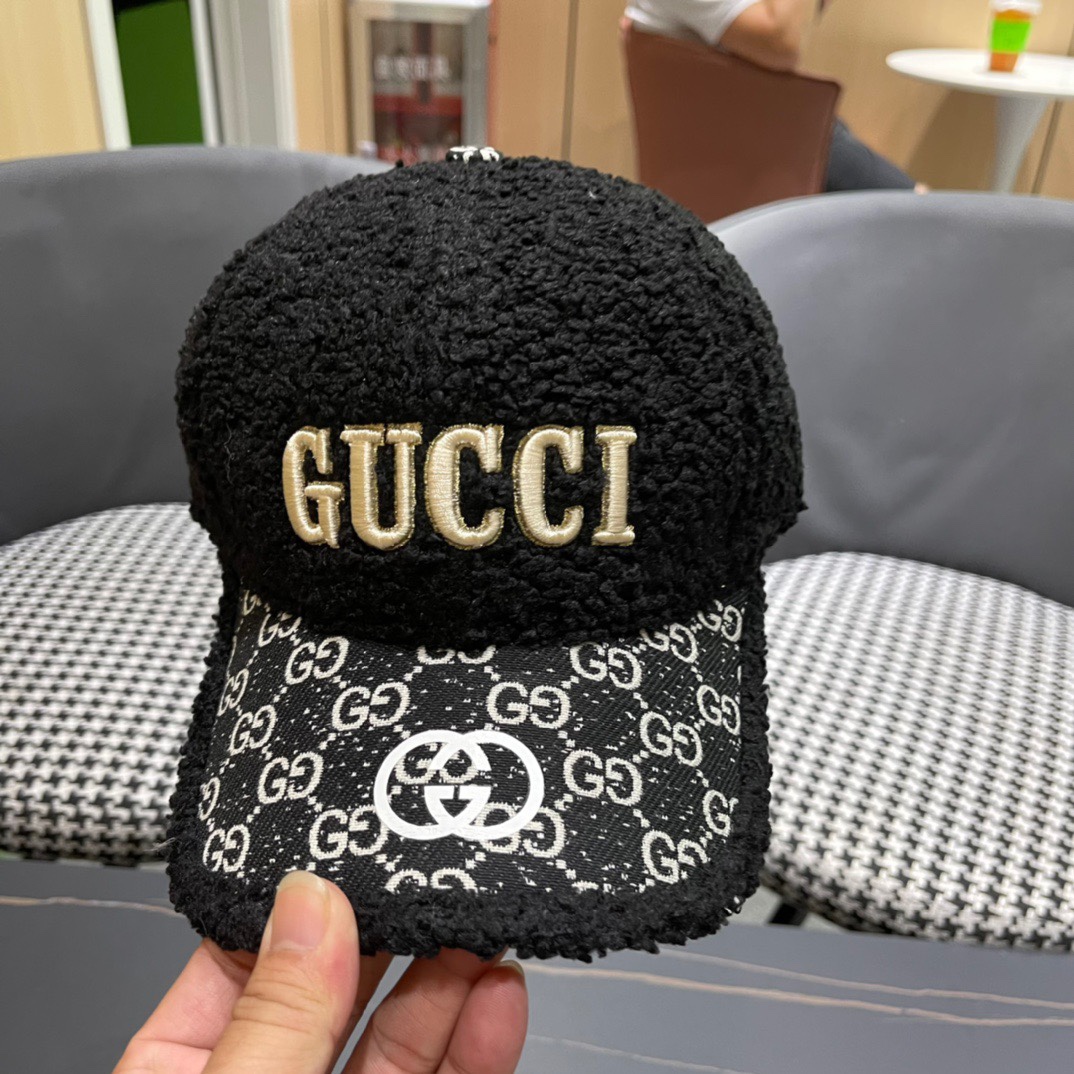 古奇棒球帽♥️GUCCI🧢官网新品秋冬新款毛绒棒球帽，原单品质火爆来袭 🔥🎩 工艺非常精美 方便携带！跑