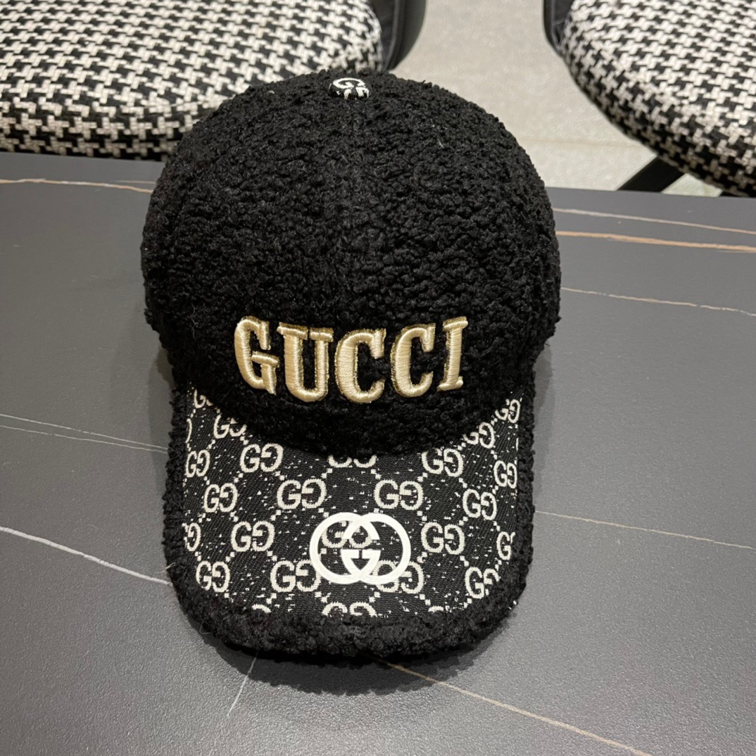 古奇棒球帽♥️GUCCI🧢官网新品秋冬新款毛绒棒球帽，原单品质火爆来袭 🔥🎩 工艺非常精美 方便携带！跑