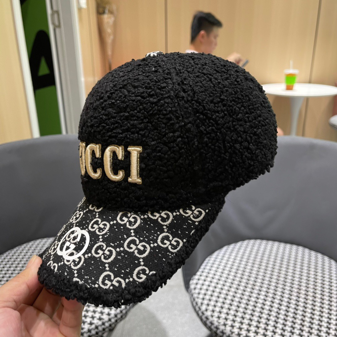 古奇棒球帽♥️GUCCI🧢官网新品秋冬新款毛绒棒球帽，原单品质火爆来袭 🔥🎩 工艺非常精美 方便携带！跑
