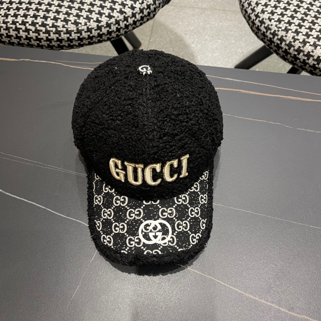 古奇棒球帽♥️GUCCI🧢官网新品秋冬新款毛绒棒球帽，原单品质火爆来袭 🔥🎩 工艺非常精美 方便携带！跑