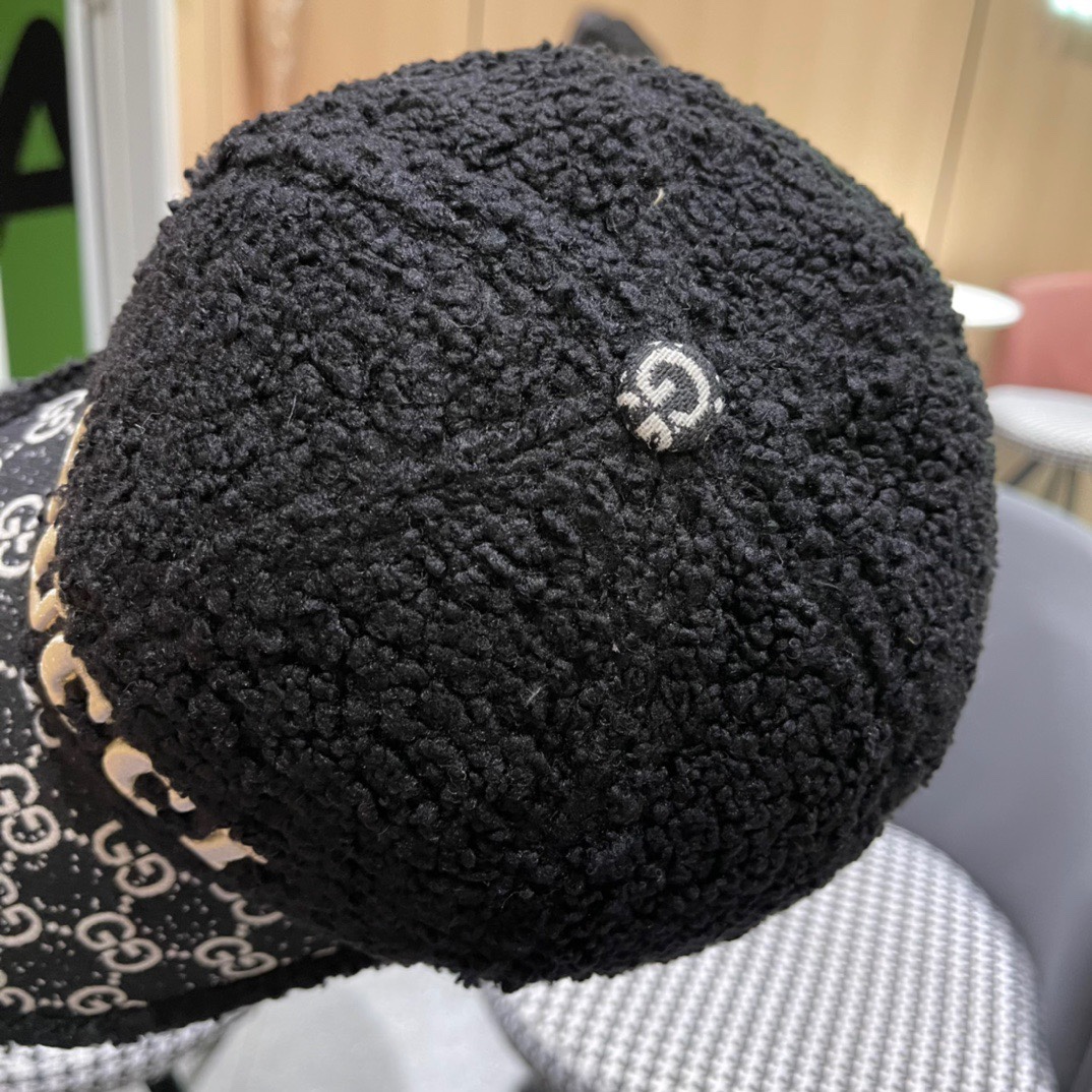 古奇棒球帽♥️GUCCI🧢官网新品秋冬新款毛绒棒球帽，原单品质火爆来袭 🔥🎩 工艺非常精美 方便携带！跑